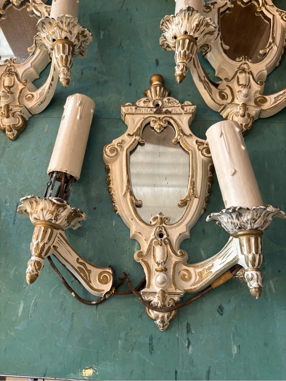Four antique Victorian French wall sconces light fixtures, two candles mirrored - Picture 6 of 9